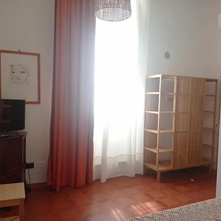 Pergola House Bed and Breakfast Λούκα